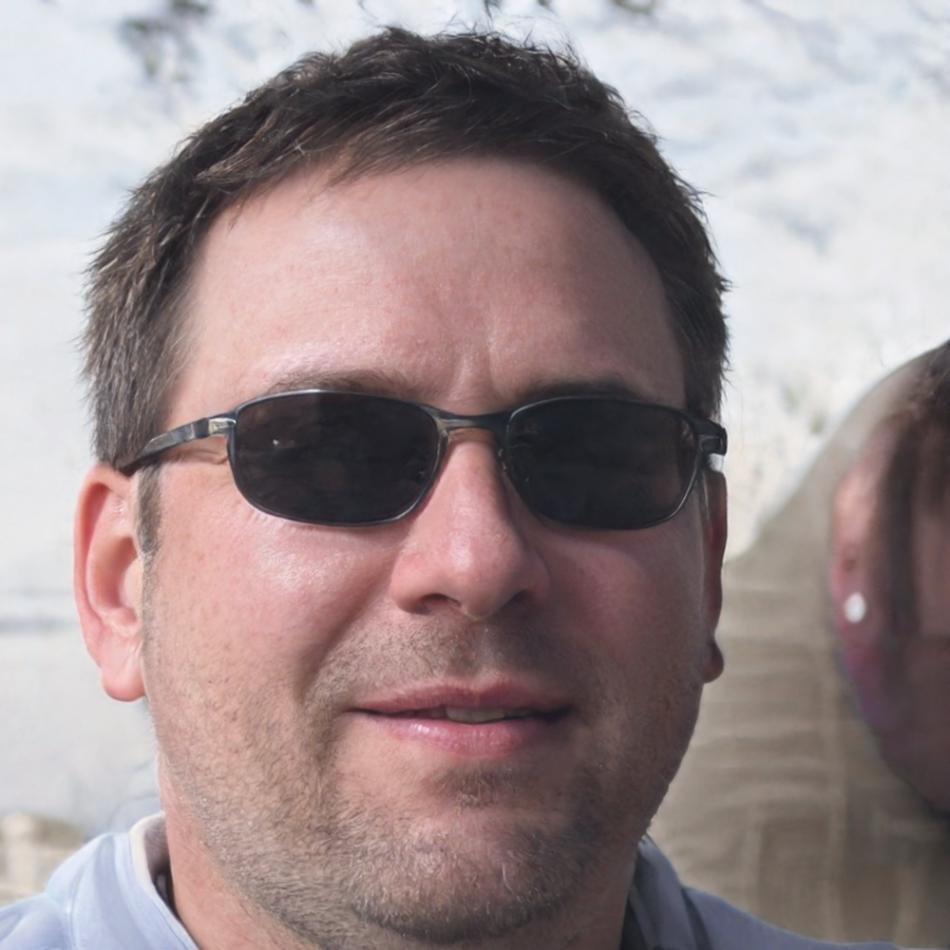 Entwickler bei der Arbeit an barrierefreien Webprojekten